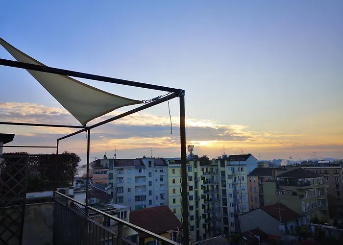 Milan Skyline Apartment in città studi a 1 minuto dal metrò con terrazzo wi-fi e netflix